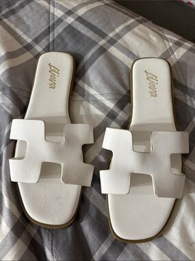 Liliana Brand -
Size 10 White Slide Sandals for Women